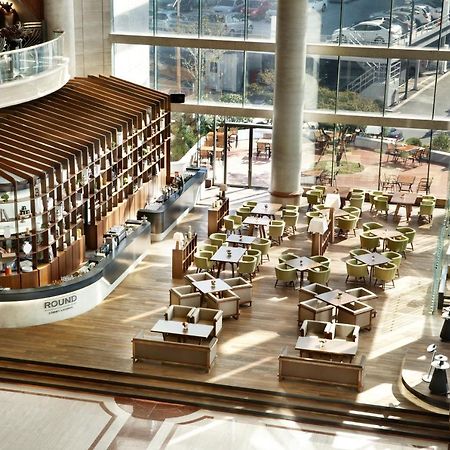 Haeundae Grand Hotel Busan Restoran gambar The lobby of the hotel