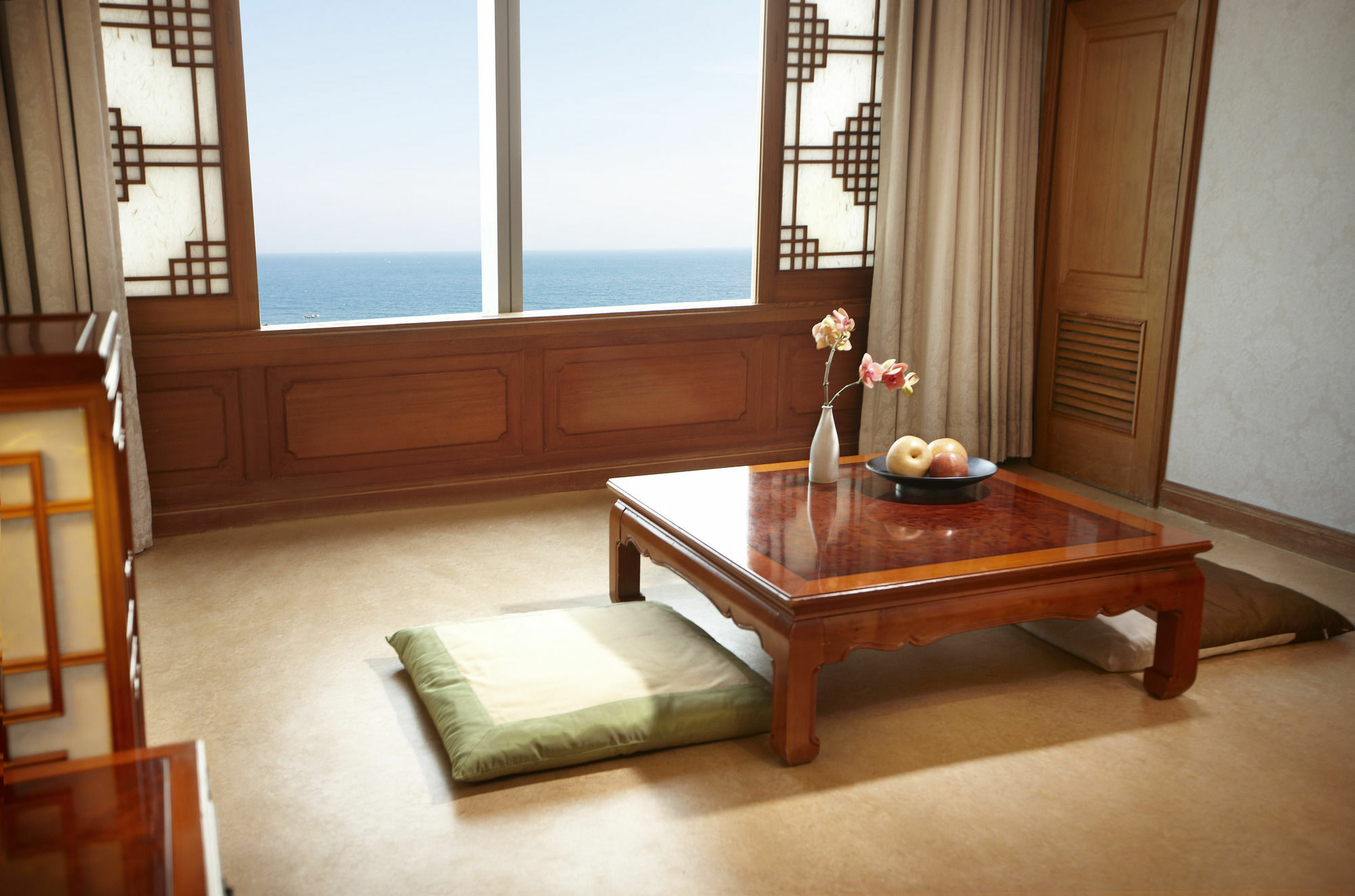 Haeundae Grand Hotel Busan Luaran gambar A traditional Korean room