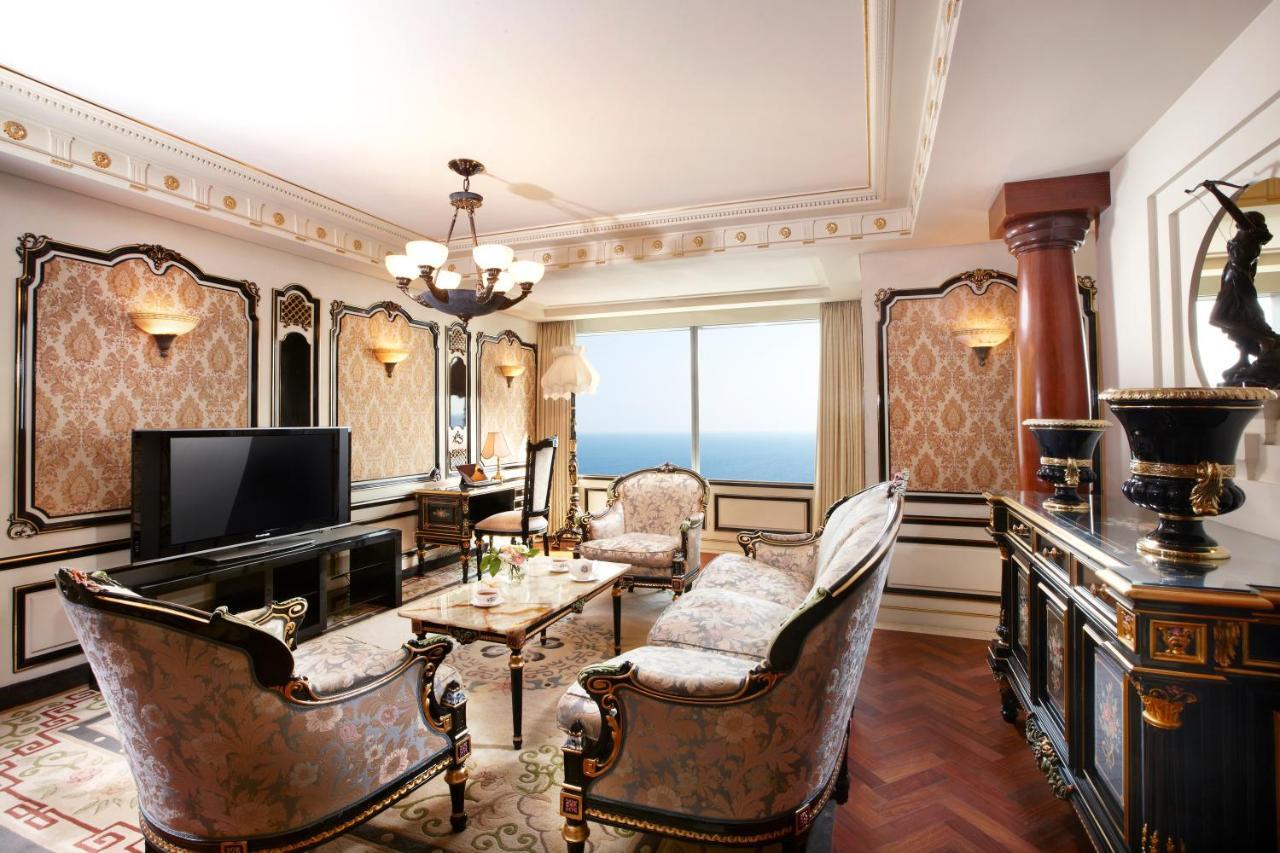 Haeundae Grand Hotel Busan Luaran gambar A living room in a suite at the hotel